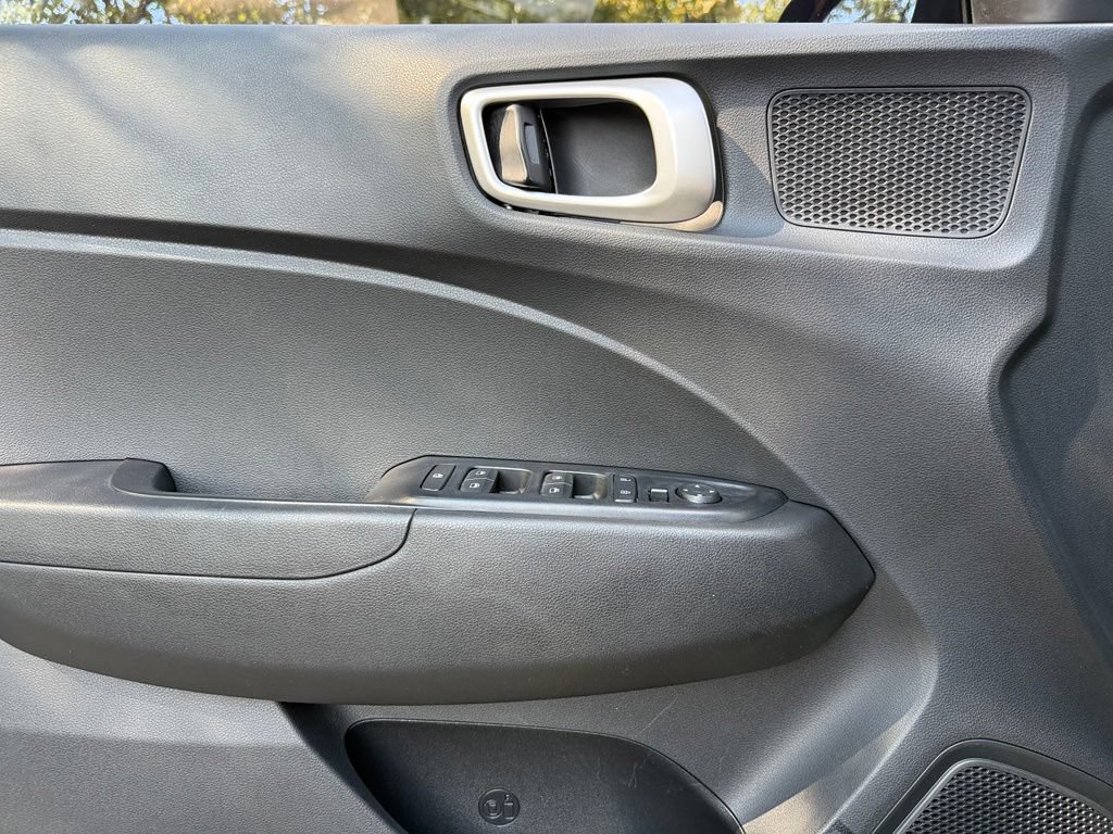 Used 2020 Hyundai Venue SE FWD image 21