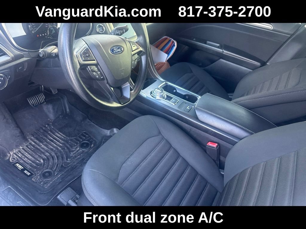 Used 2019 Ford Fusion SE FWD image 5