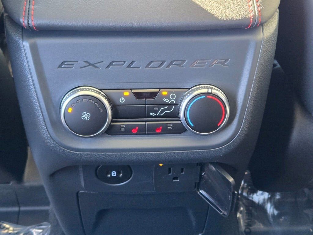 New 2026 Ford Explorer ST-Line w/ ST-Line Street Pack image 18