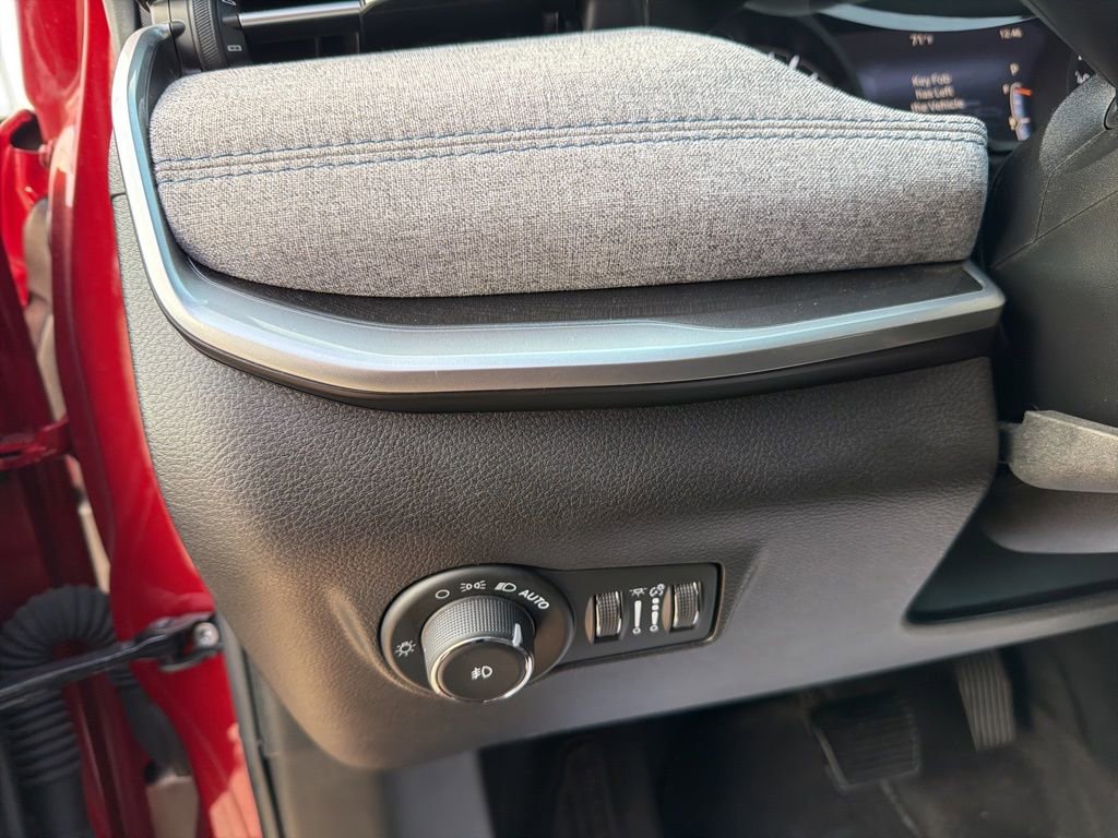 Used 2025 Jeep Compass Latitude image 19