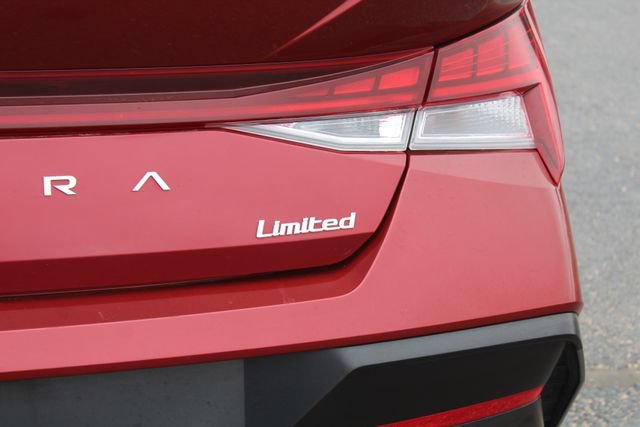 Used 2024 Hyundai Elantra Limited FWD image 5