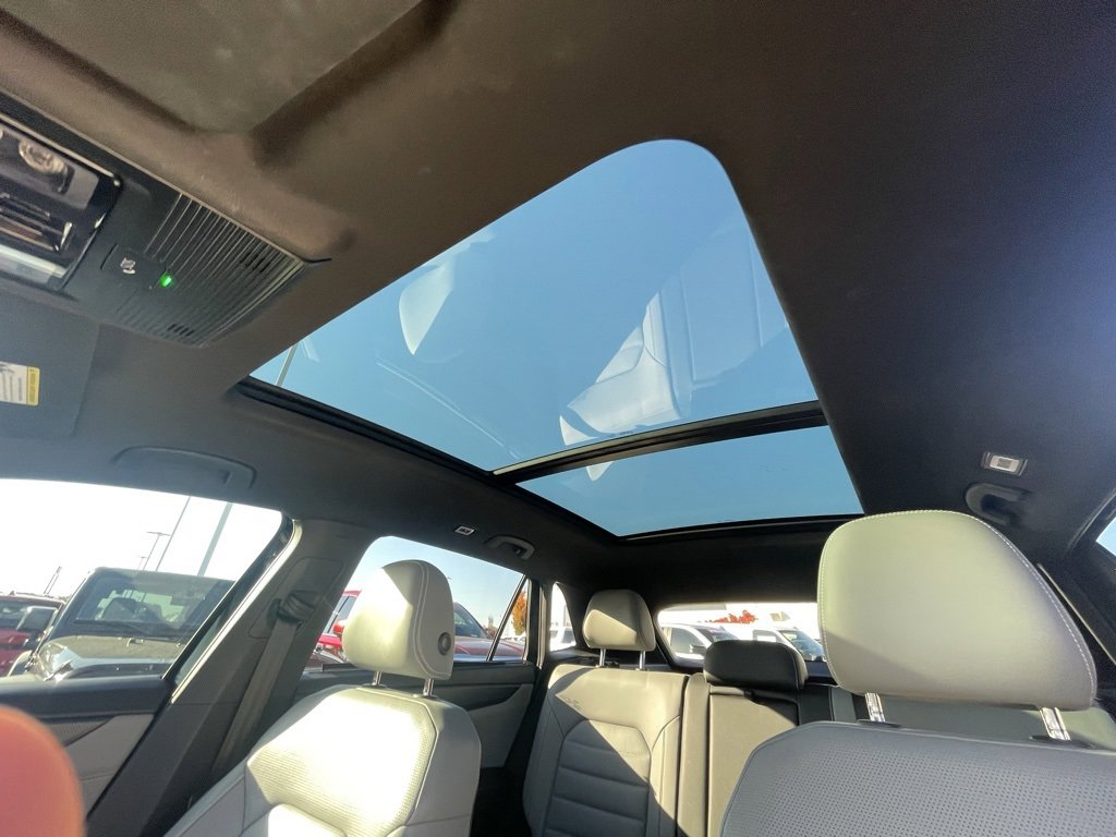 Used 2024 Volkswagen Atlas Cross Sport SEL R-Line image 24