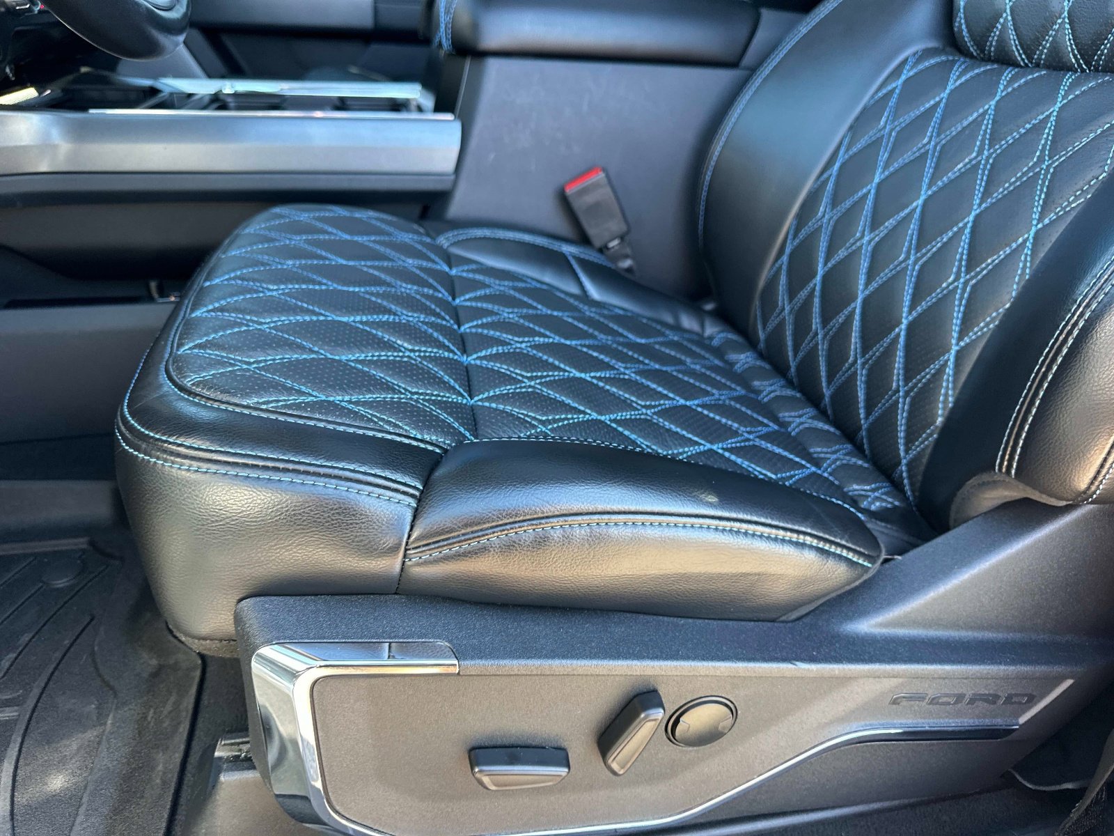 Used 2023 Ford F450 Lariat w/ Lariat Ultimate Package image 25