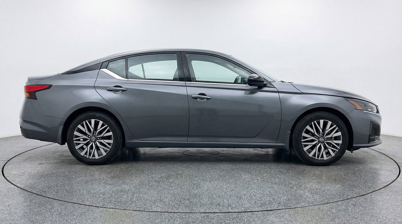 Used 2025 Nissan Altima 2.5 SV image 11