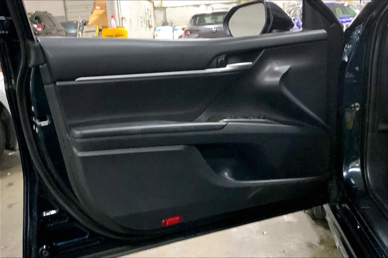 Used 2021 Toyota Camry SE w/ Cold Weather Package FWD image 22