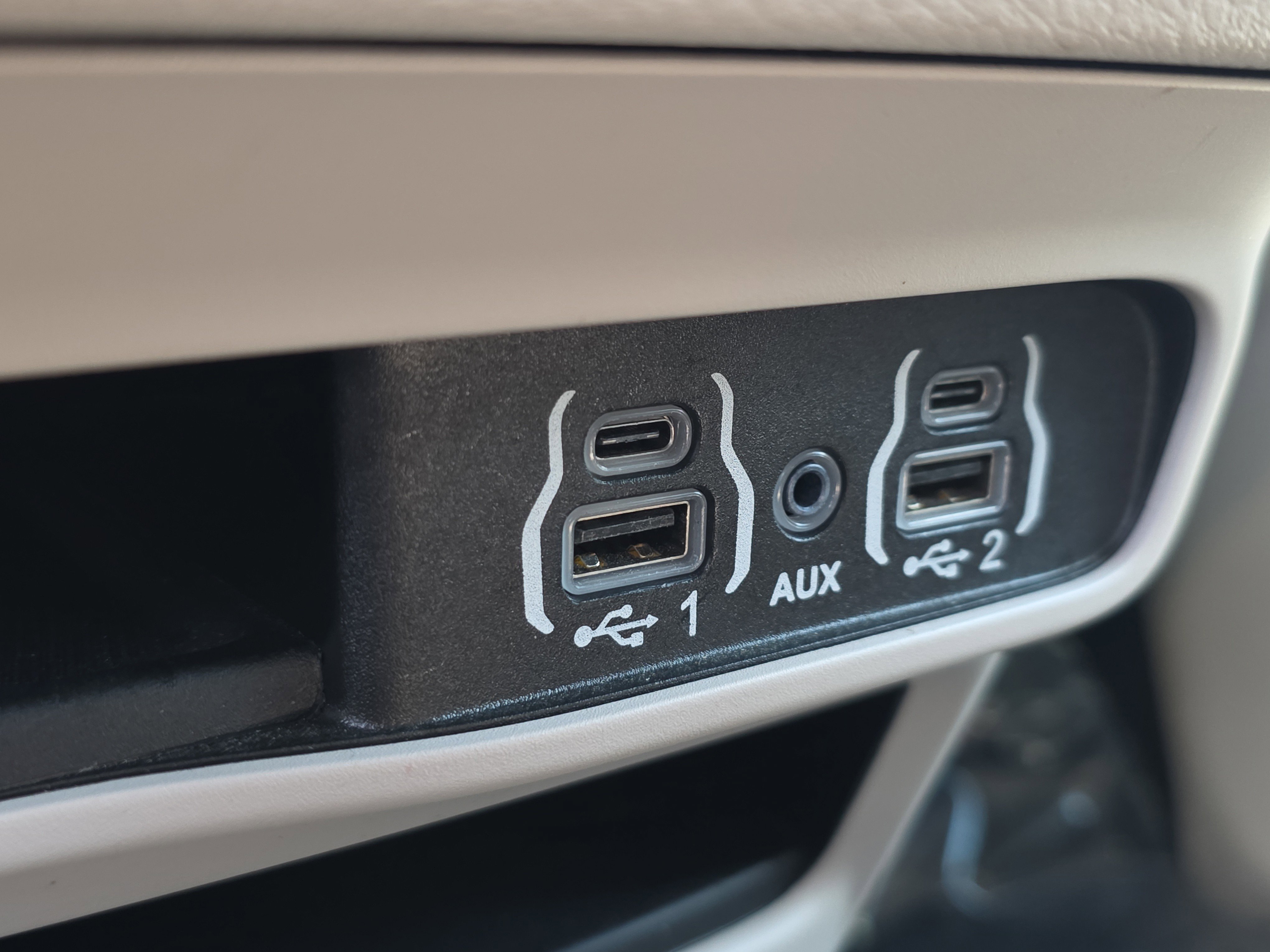Used 2024 Chrysler Pacifica Touring-L FWD image 31