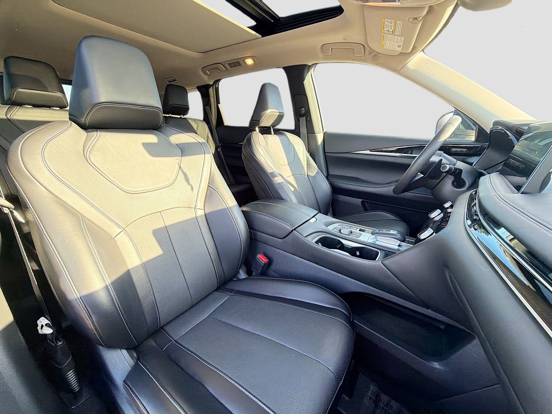 Used 2024 INFINITI QX60 Pure image 16