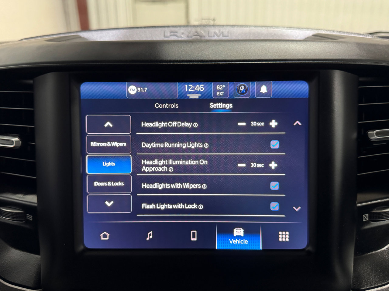 Used 2024 RAM 2500 Tradesman w/ Chrome Appearance Group image 48