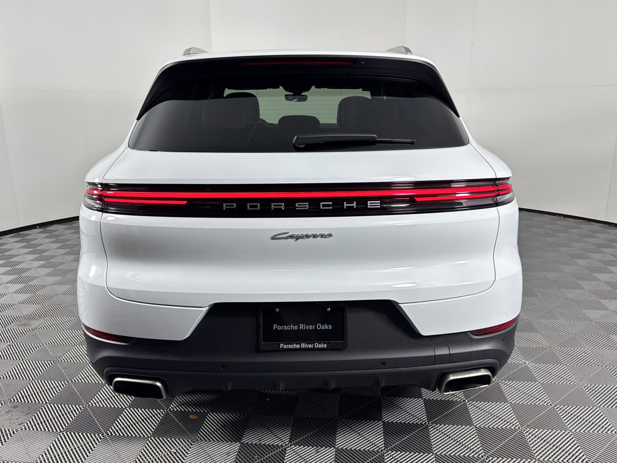 Certified 2025 Porsche Cayenne E-Hybrid image 10