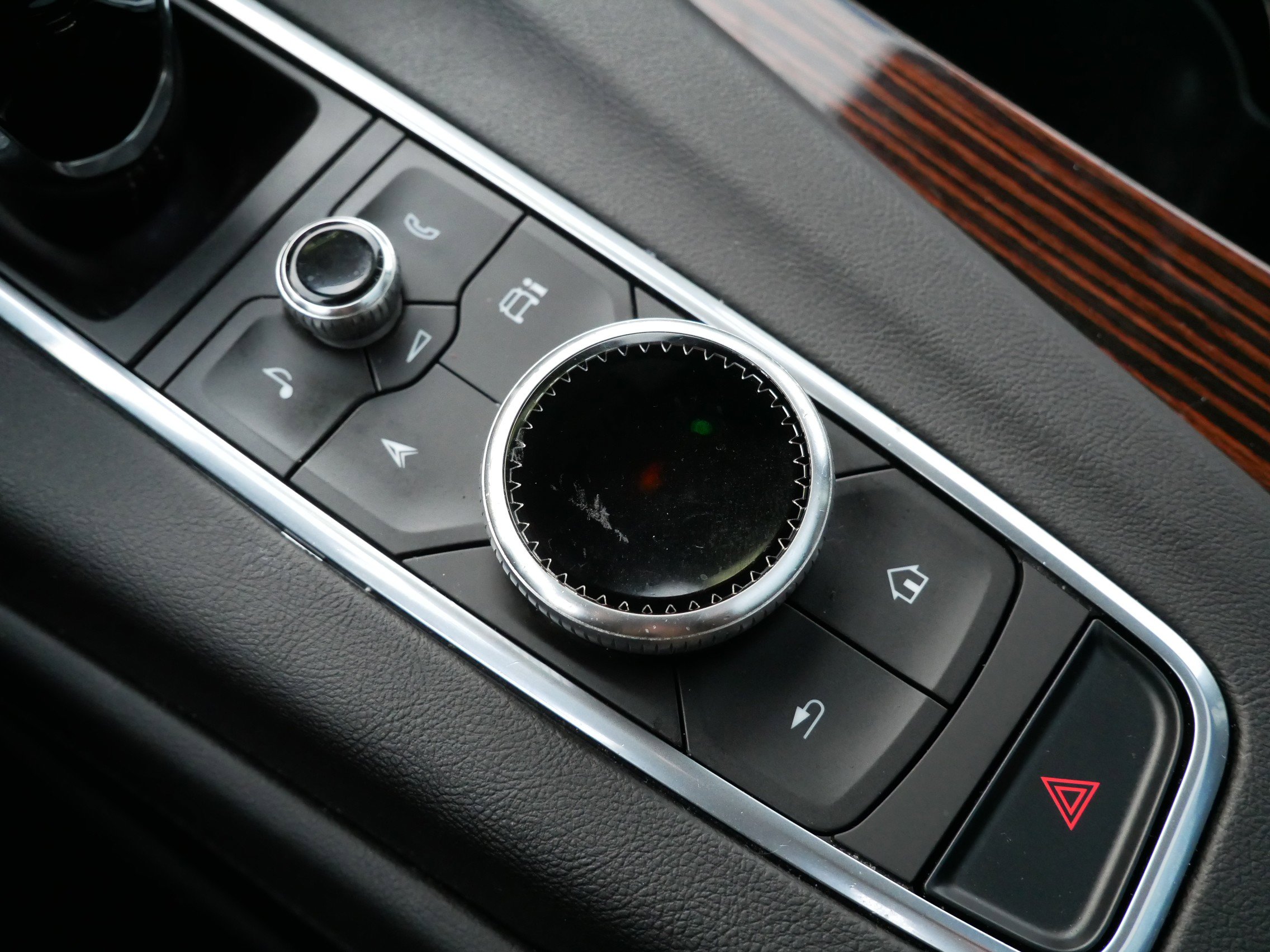 Used 2023 Cadillac Escalade Premium Luxury w/ Performance Package image 23