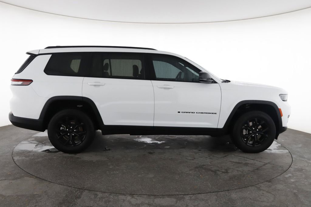 Used 2025 Jeep Grand Cherokee L Altitude AWD/4WD image 14