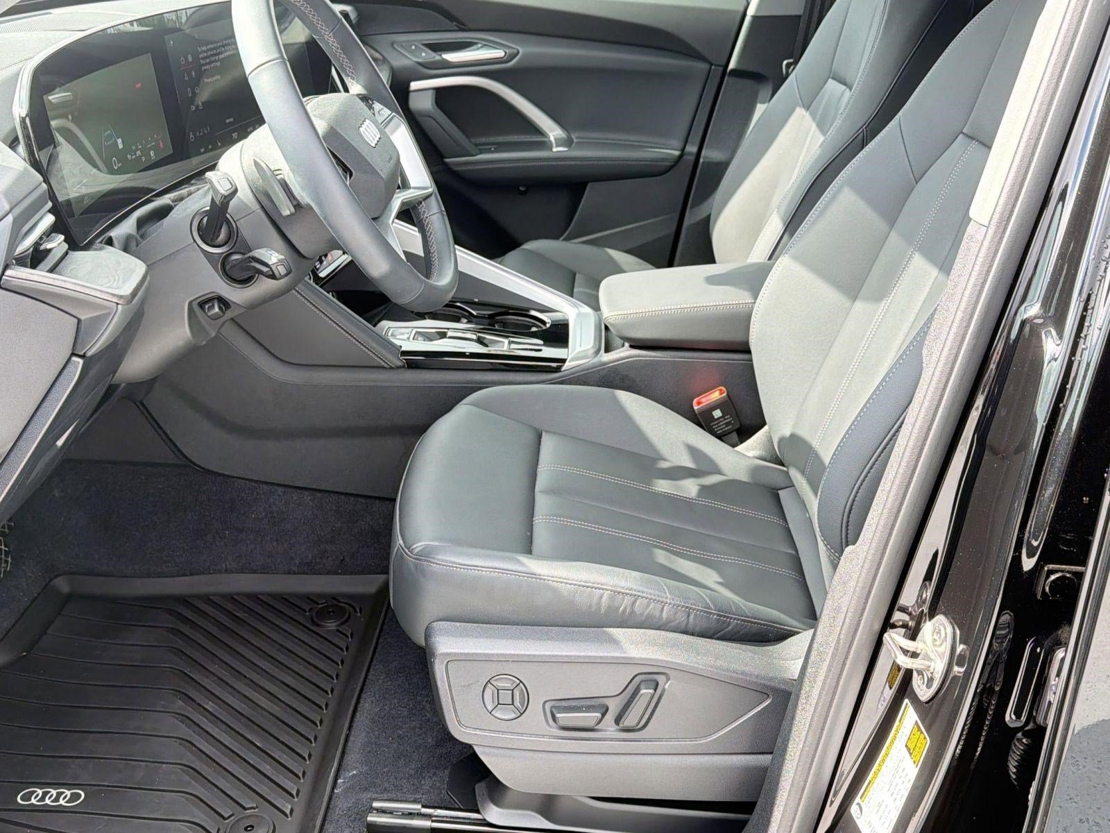 Used 2025 Audi Q5 Premium w/ Convenience Package AWD/4WD image 5