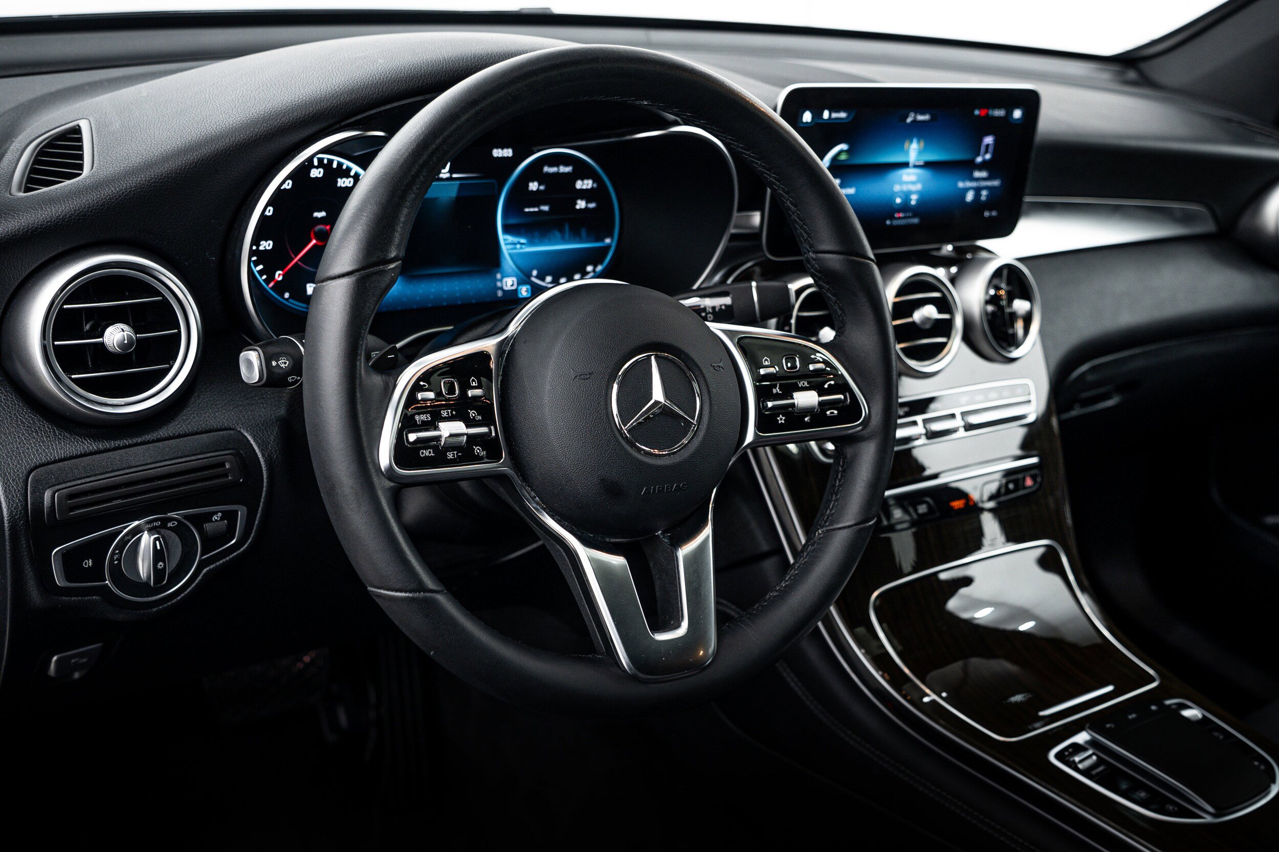 Used 2020 Mercedes-Benz GLC 300 4MATIC Coupe image 10