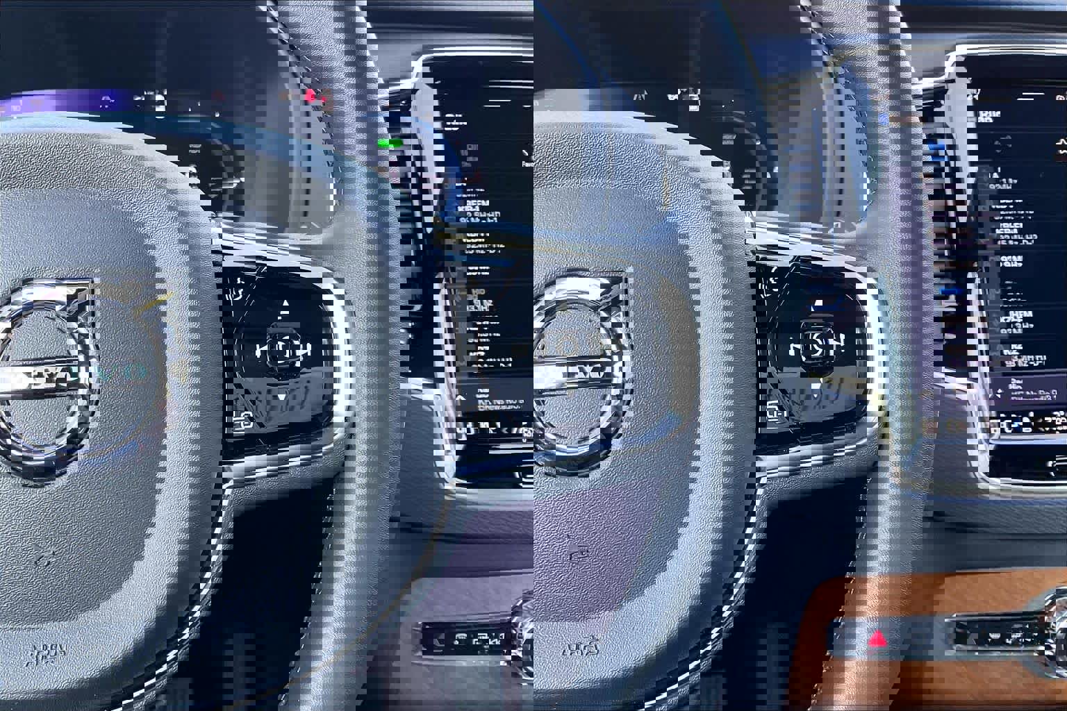 Used 2023 Volvo XC90 T8 Plus w/ Protection Package Premier image 22