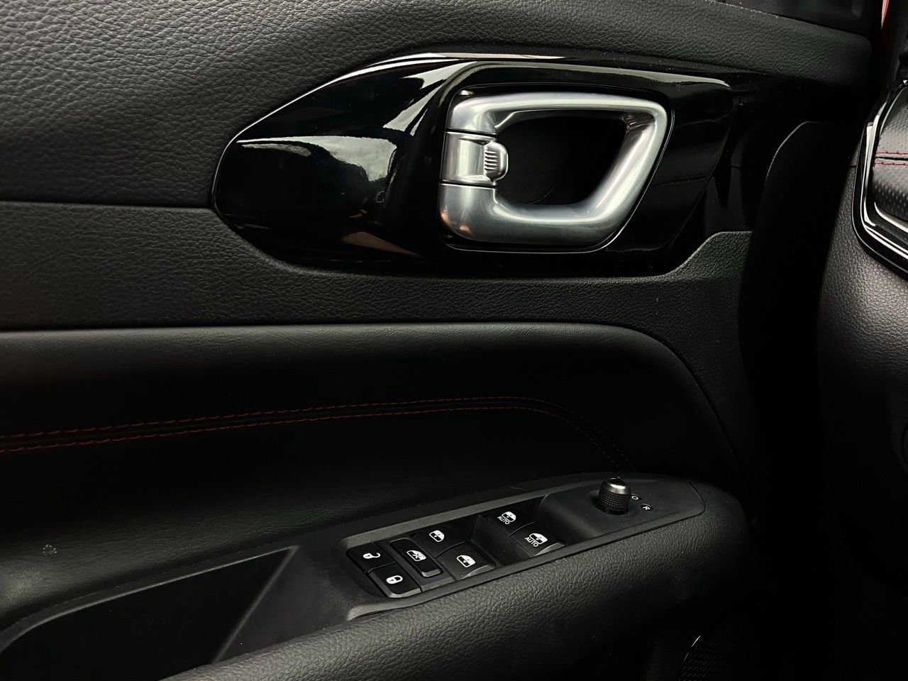 Used 2025 Jeep Compass Trailhawk image 20