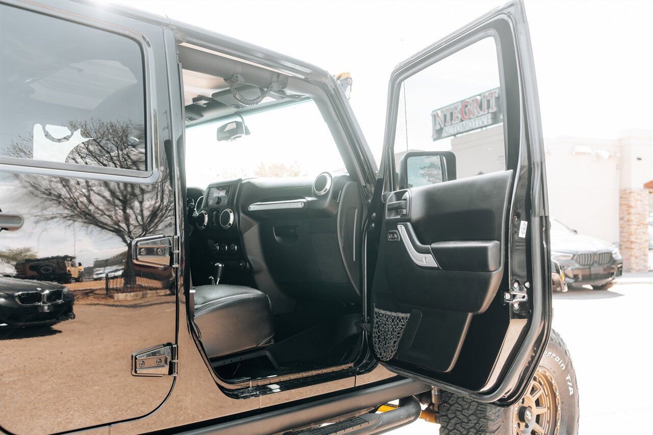 Used 2016 Jeep Wrangler Unlimited Rubicon image 48