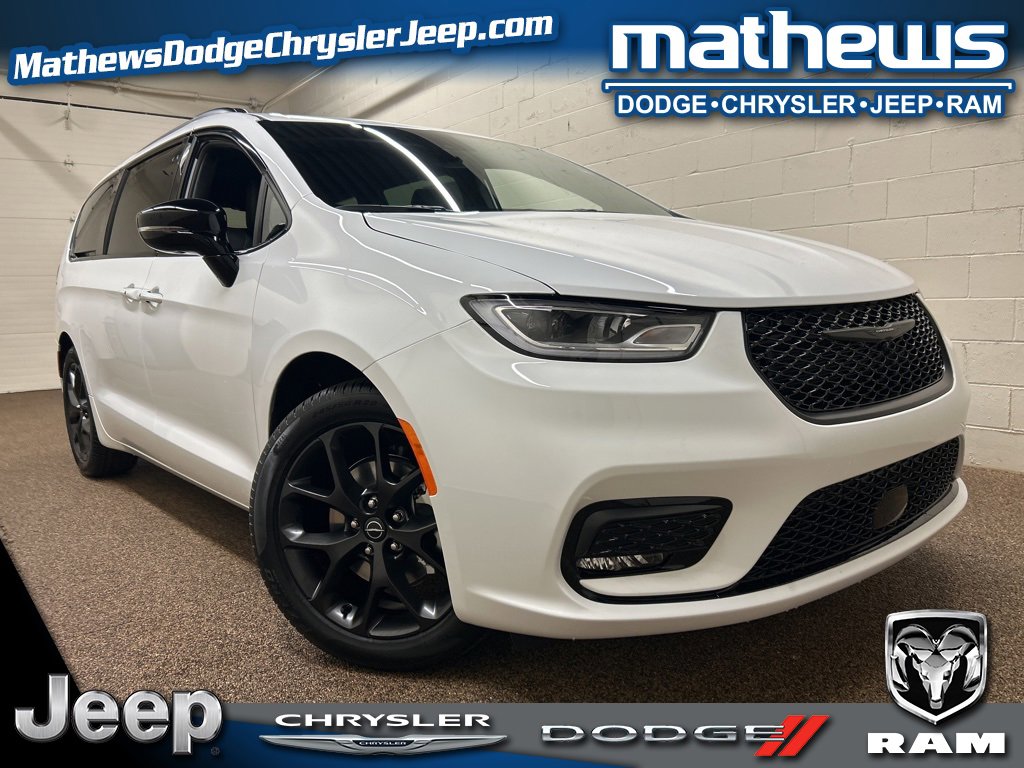 New 2026 Chrysler Pacifica Limited image 1