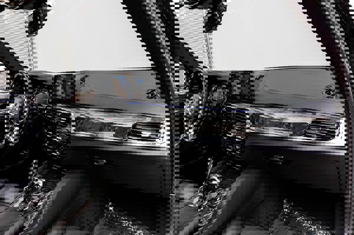 Used 2018 BMW M550i xDrive image 10