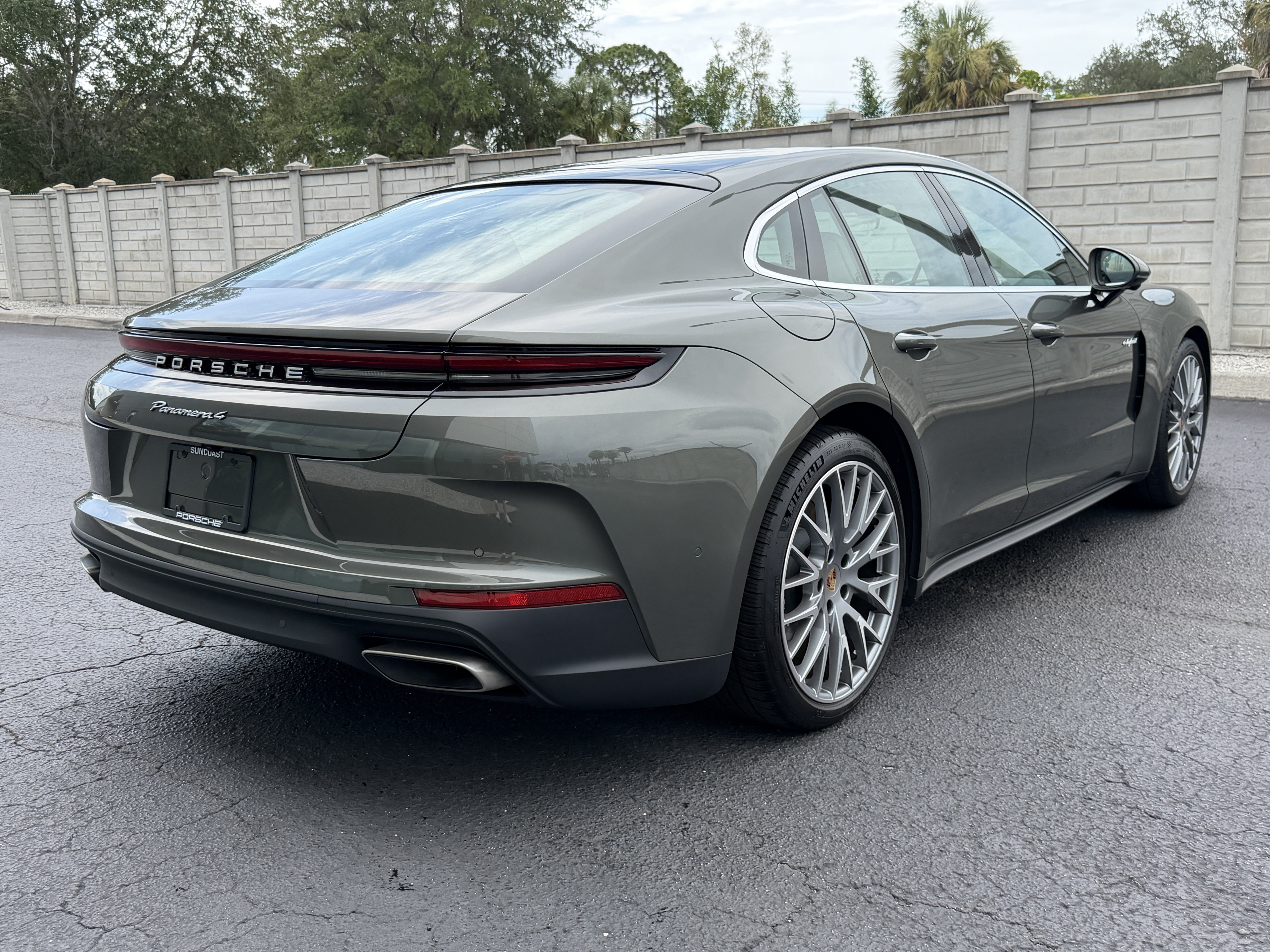 Certified 2025 Porsche Panamera 4 E-Hybrid AWD/4WD image 6