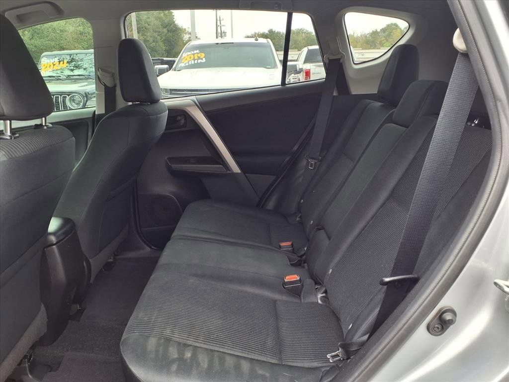 Used 2018 Toyota RAV4 LE image 18