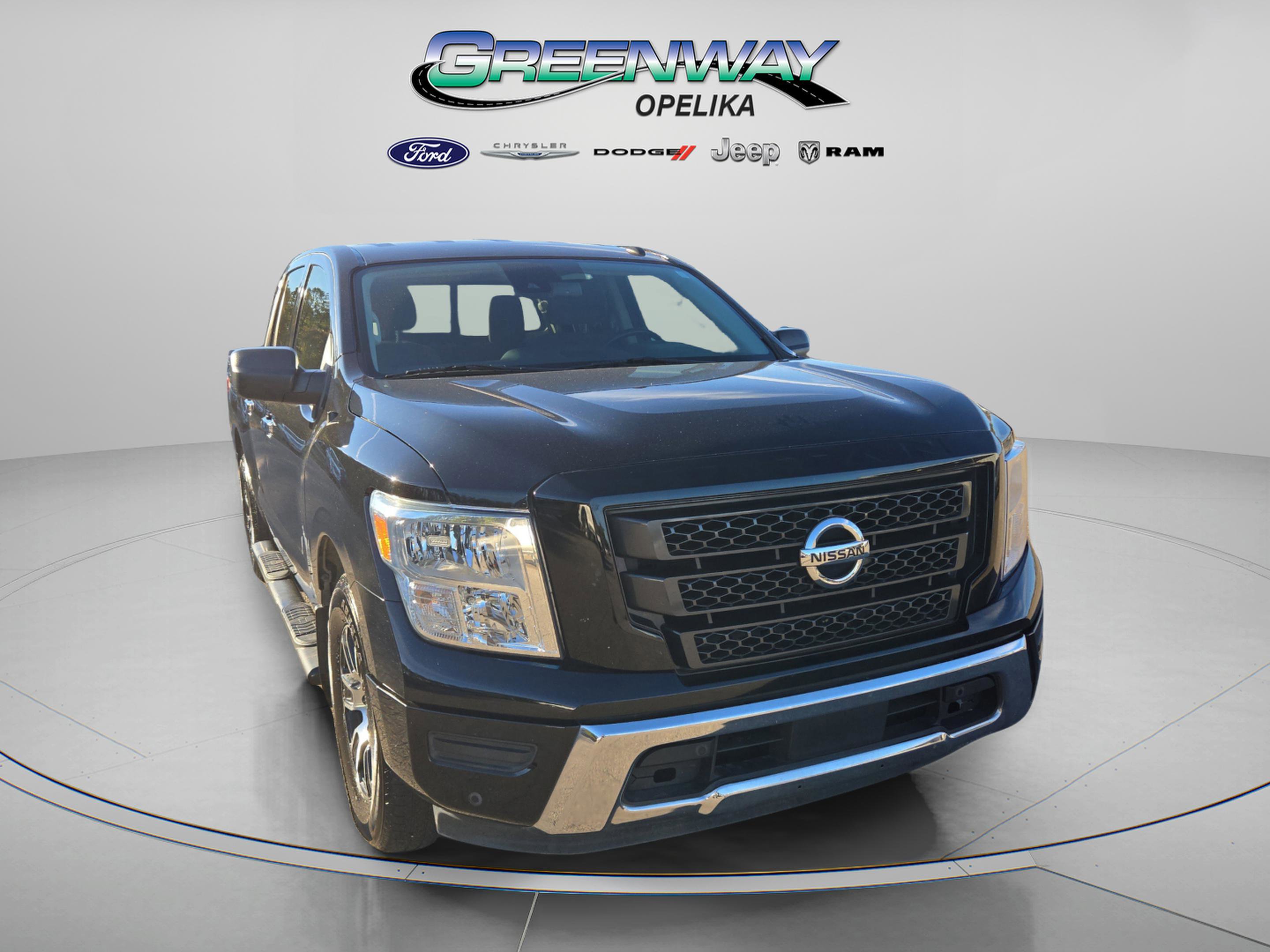 Used 2021 Nissan Titan SV w/ SV Convenience Package image 1