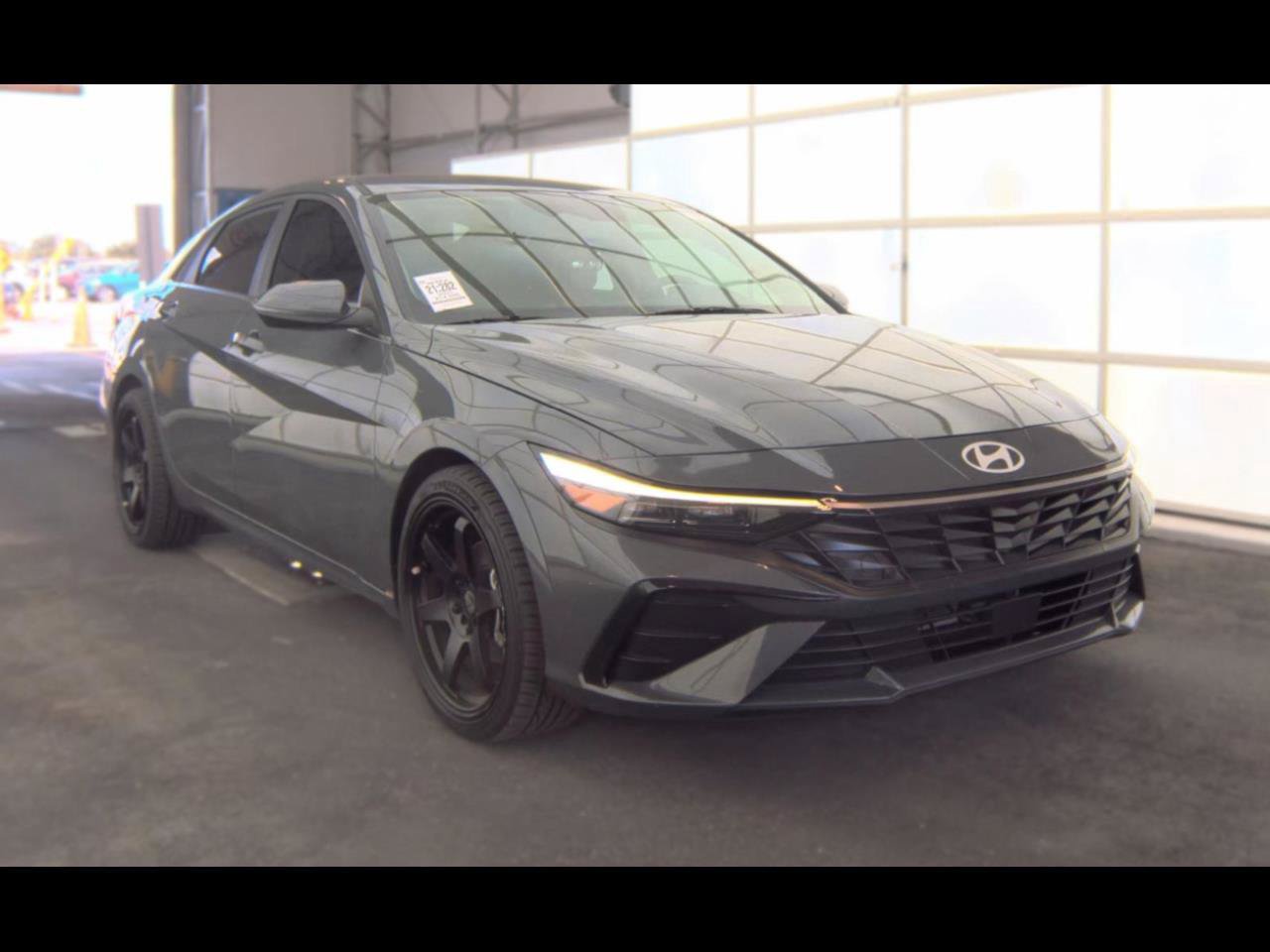 Used 2025 Hyundai Elantra Limited FWD image 15