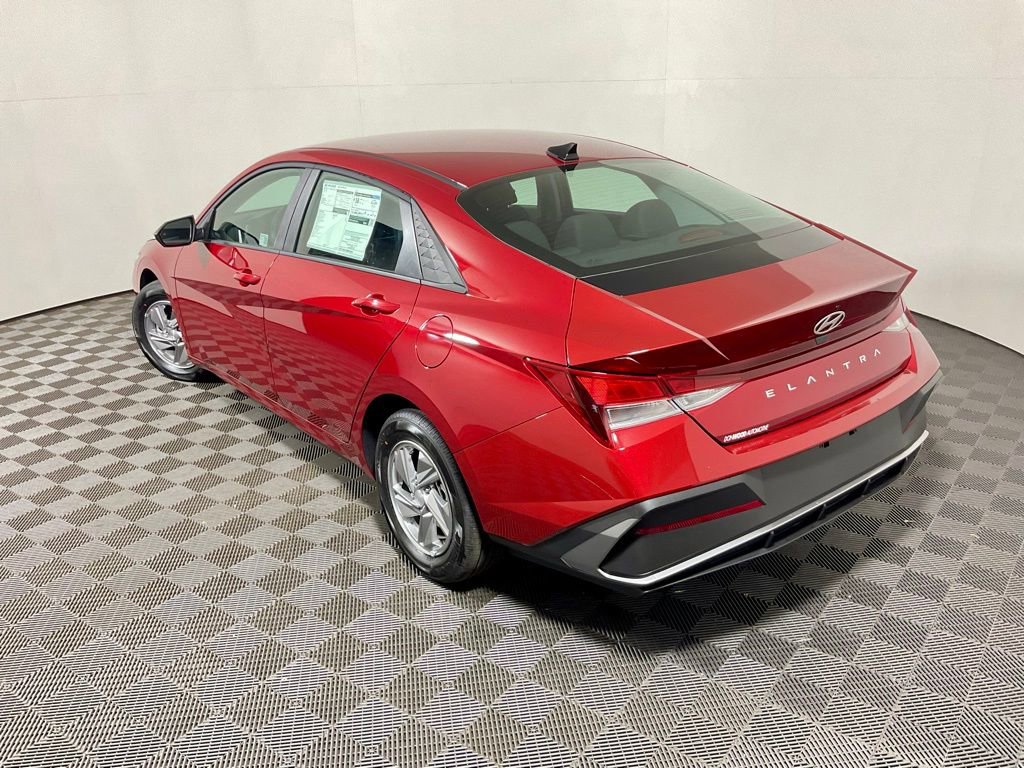 New 2025 Hyundai Elantra SE image 13