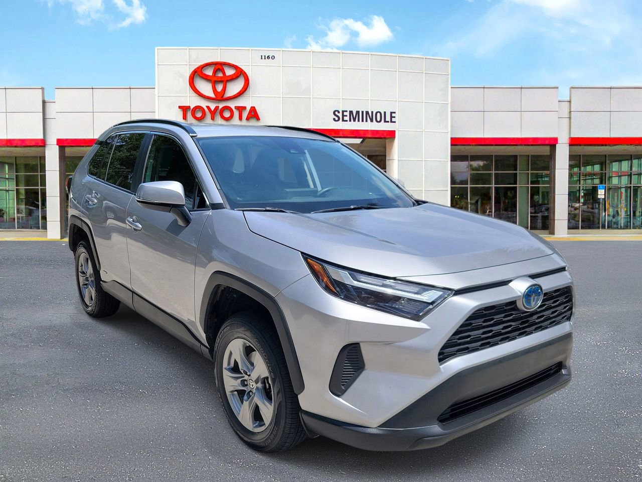 Used 2024 Toyota RAV4 LE AWD/4WD image 2