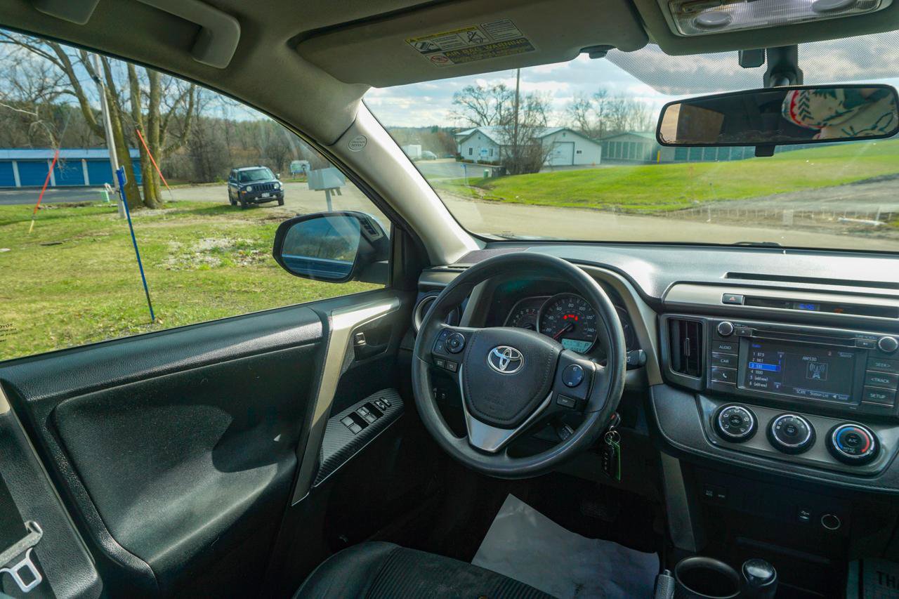 Used 2015 Toyota RAV4 LE image 22