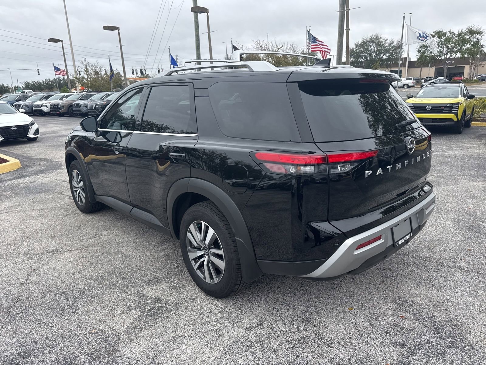 Certified 2025 Nissan Pathfinder SL image 8