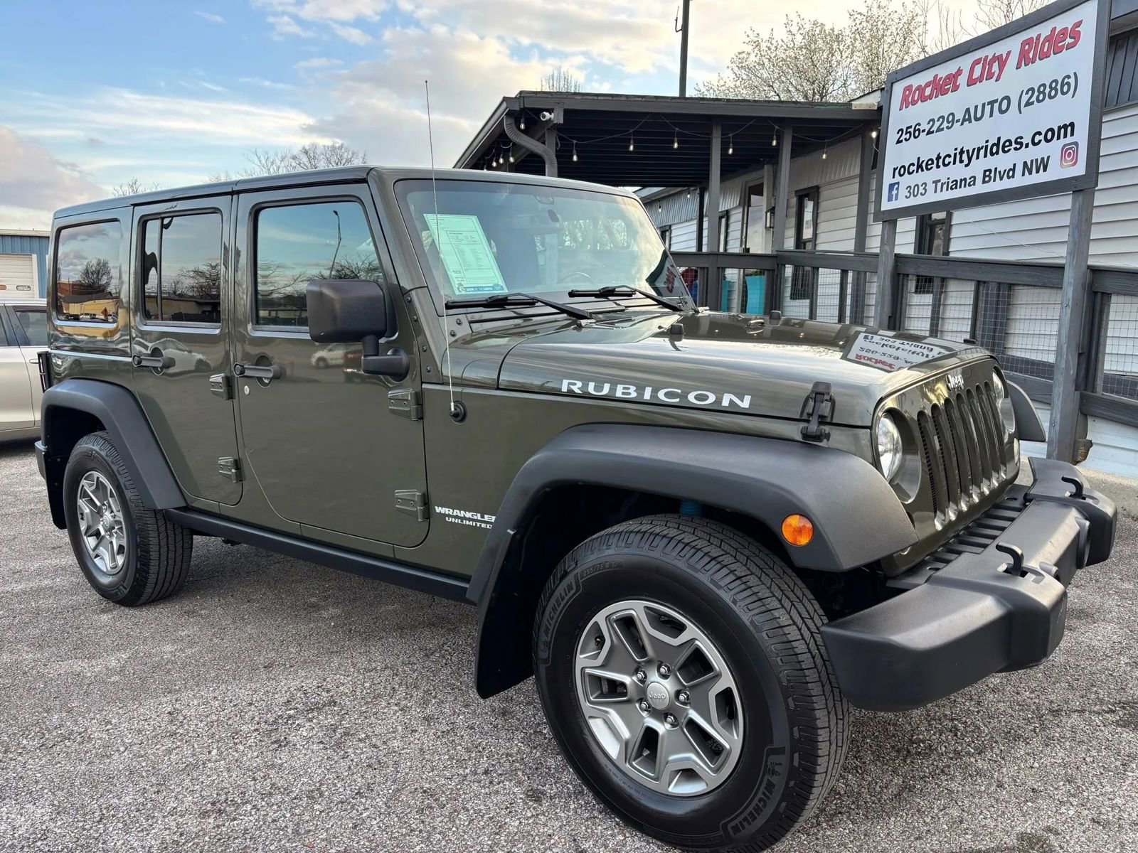 Used 2015 Jeep Wrangler Unlimited Rubicon w/ Connectivity Group image 1