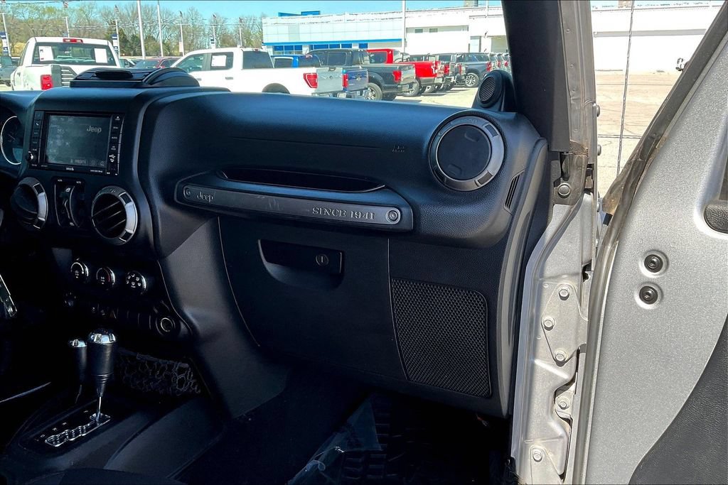 Used 2014 Jeep Wrangler Unlimited Sport w/ Quick Order Package 24S AWD/4WD image 15