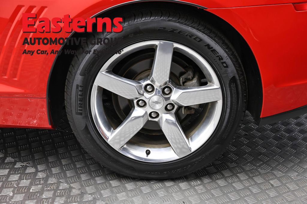 Used 2015 Chevrolet Camaro LT RWD image 8