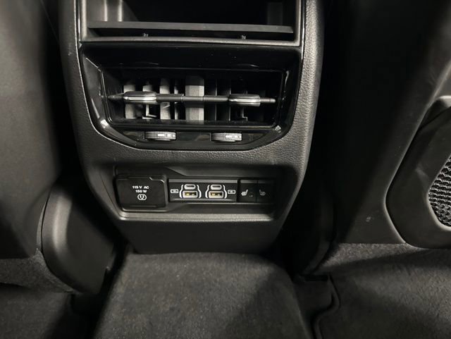Used 2023 Jeep Grand Cherokee Limited w/ Black Appearance Package AWD/4WD image 30