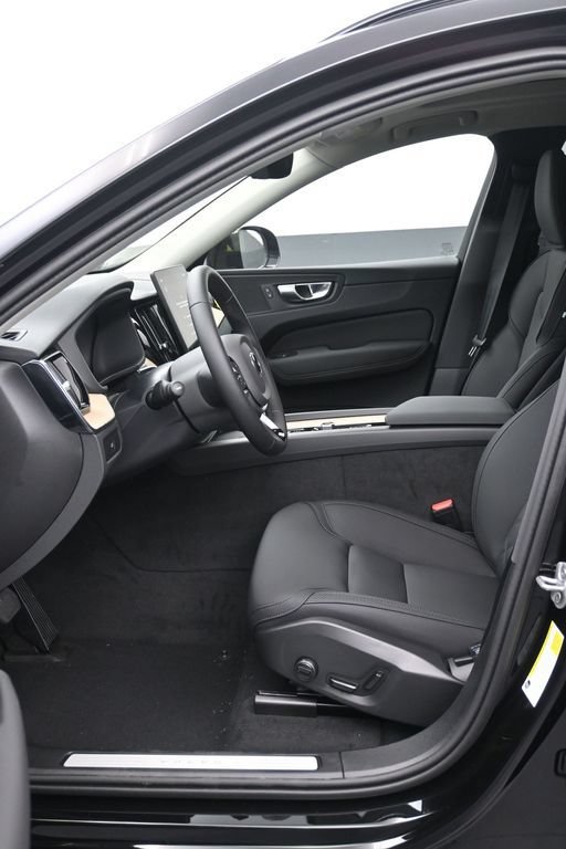 New 2026 Volvo XC60 B5 Plus AWD/4WD image 11