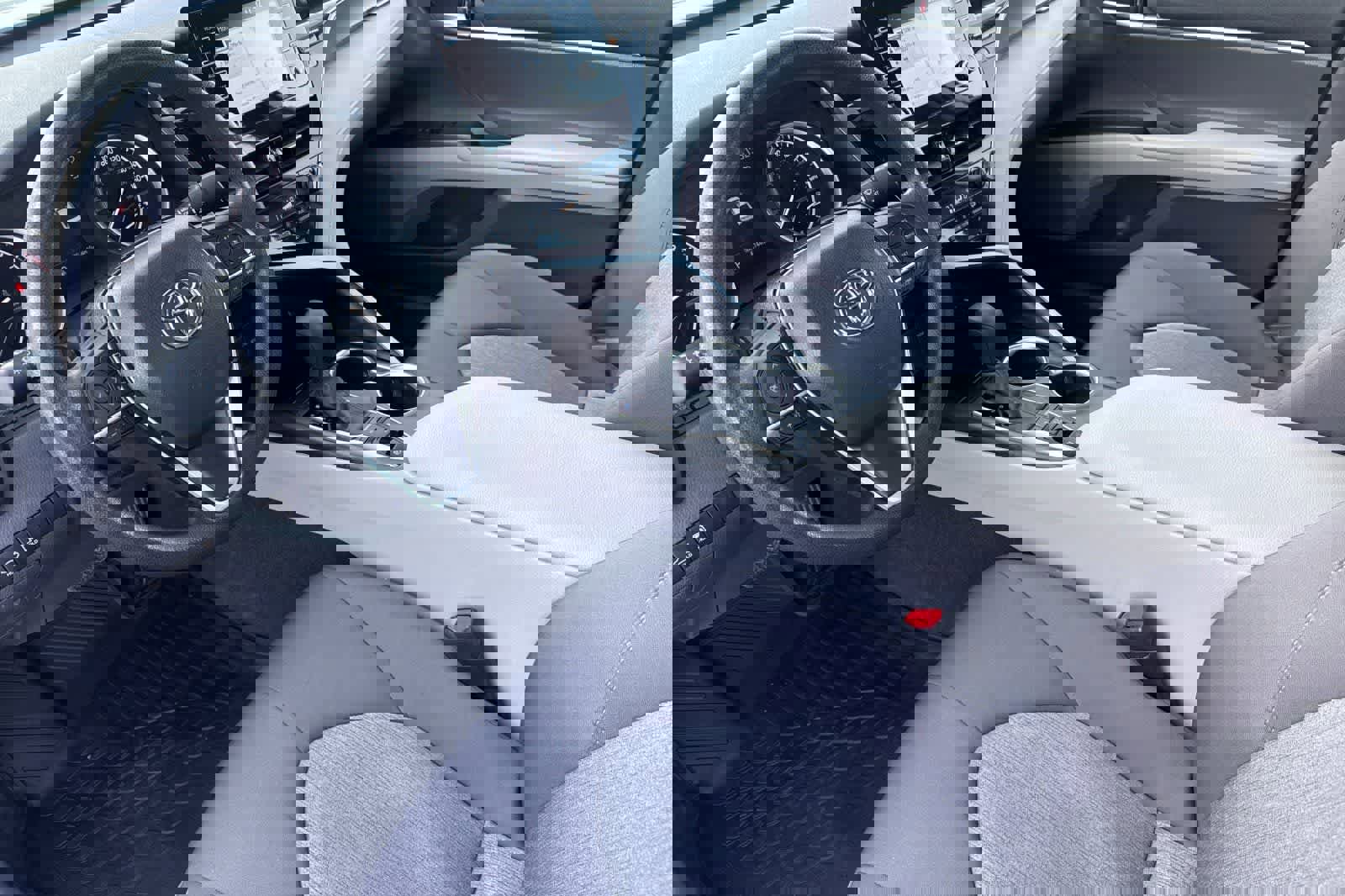 Used 2024 Toyota Camry LE AWD/4WD image 11