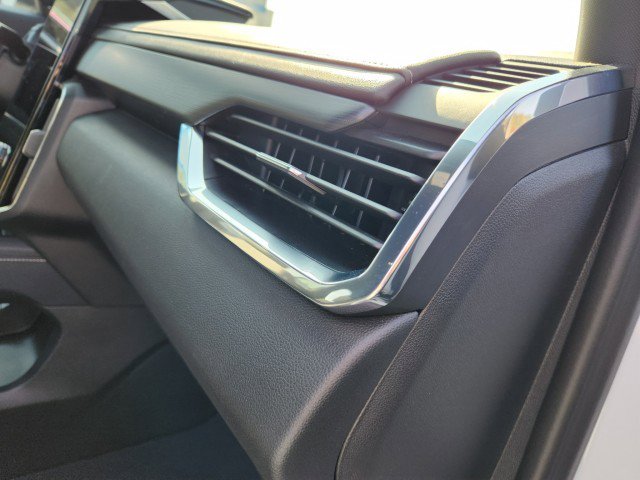 Used 2025 GMC Acadia Elevation image 14