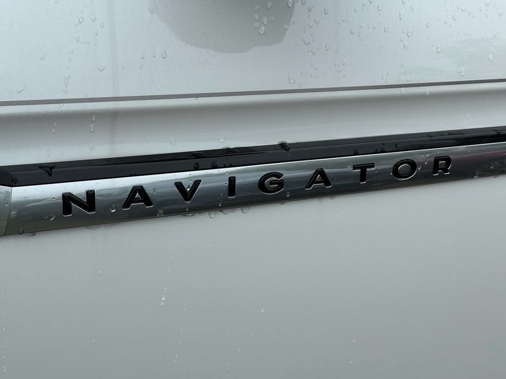 New 2025 Lincoln Navigator Reserve AWD/4WD image 28