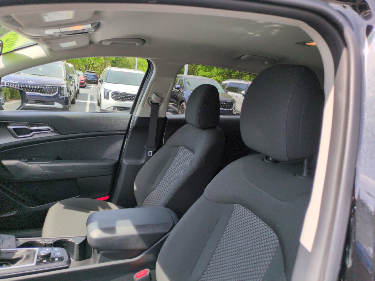 Used 2024 Kia Sportage LX AWD/4WD image 18