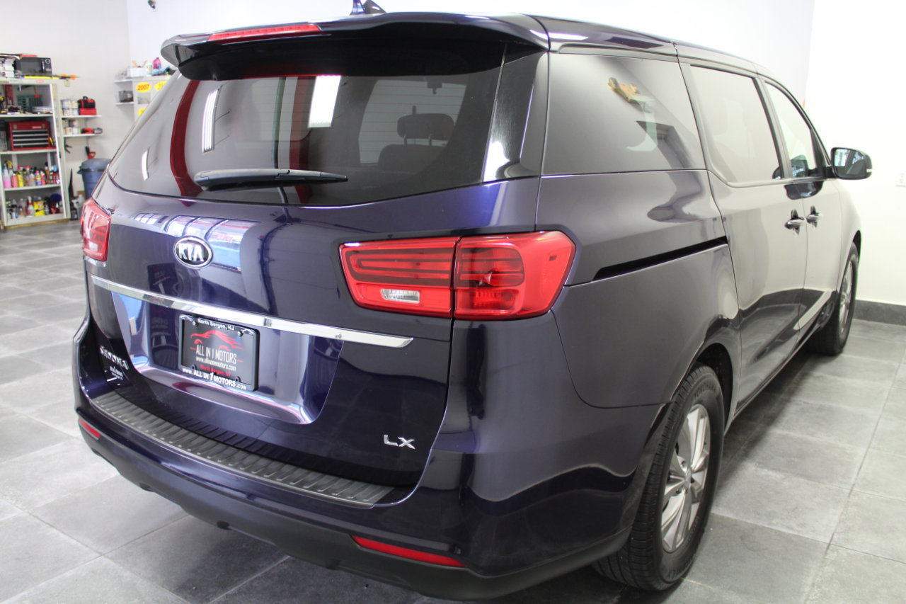 Used 2019 Kia Sedona LX image 6