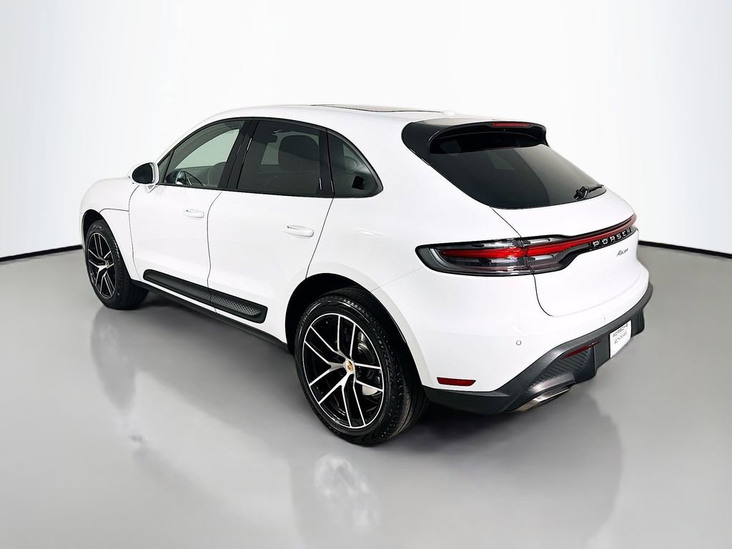 Certified 2025 Porsche Macan image 3