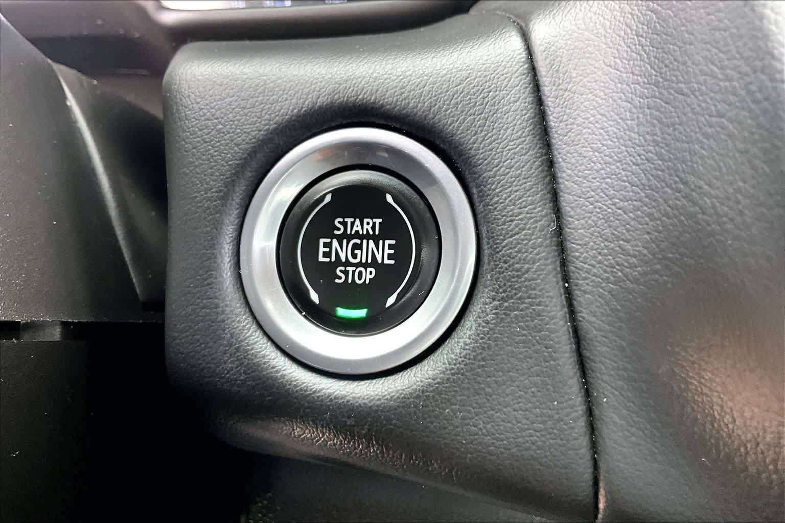 Used 2022 GMC Yukon XL AT4 AWD/4WD image 35