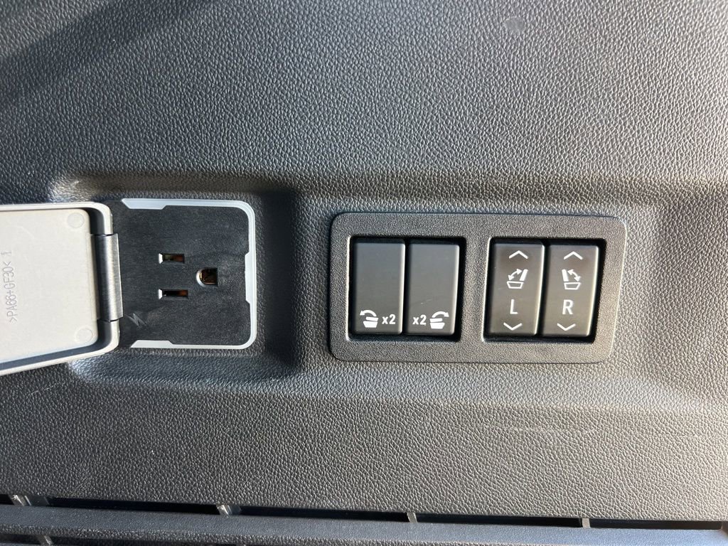 Used 2022 GMC Yukon Denali image 30