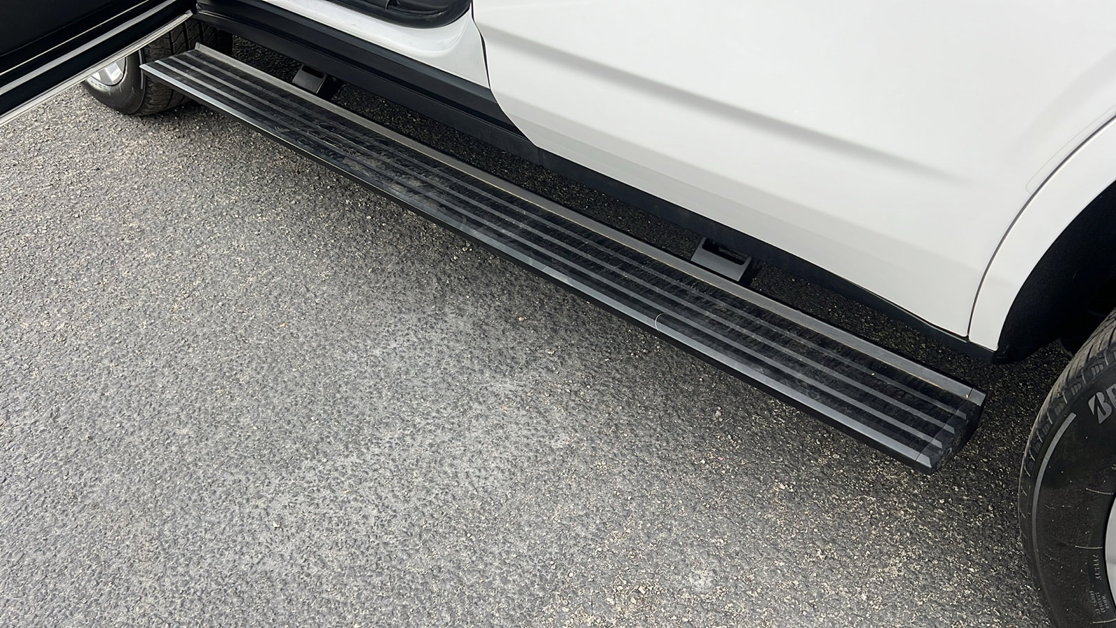 Used 2021 Chevrolet Tahoe Premier w/ Premium Package image 11