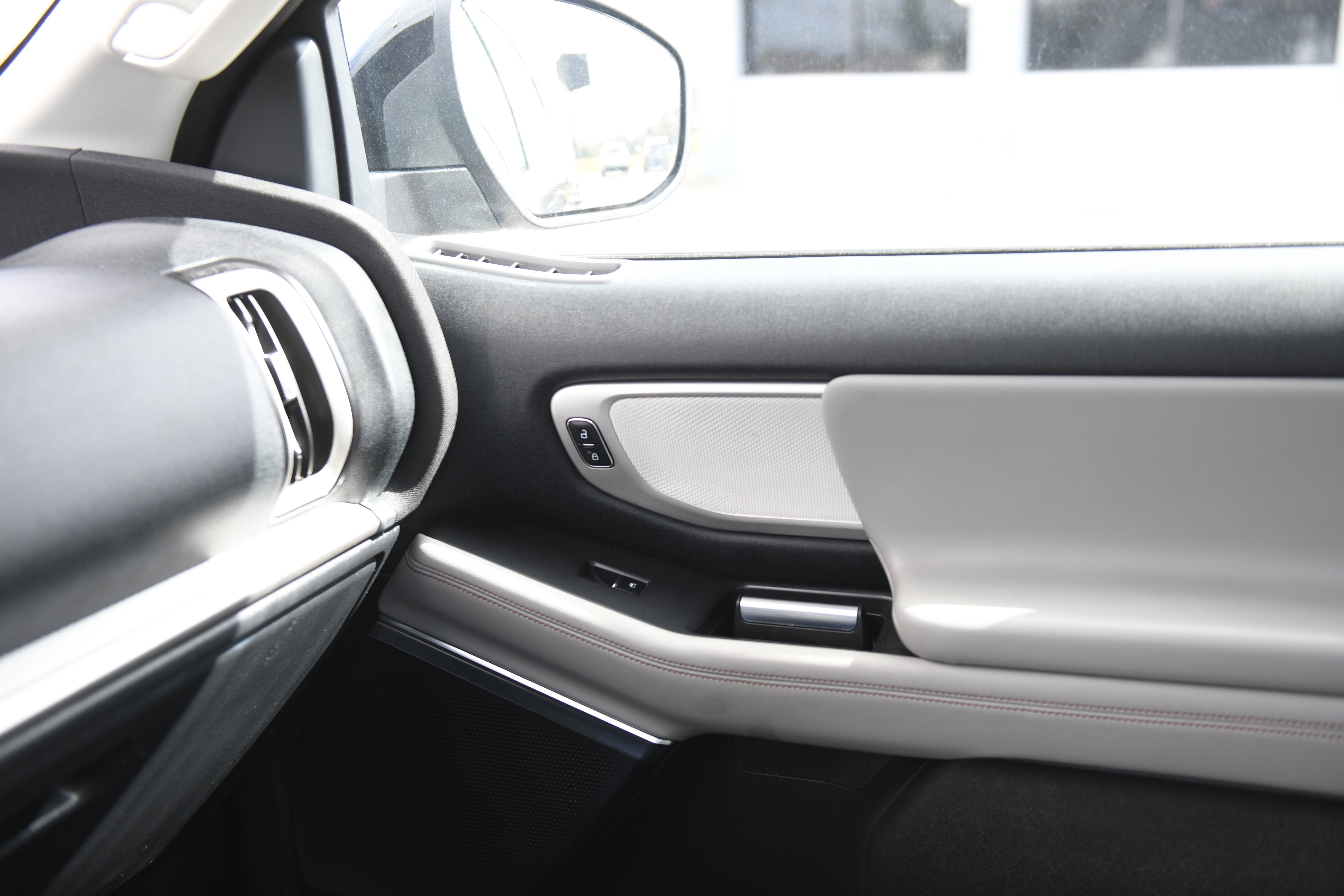 Used 2025 Ford Expedition Active image 29