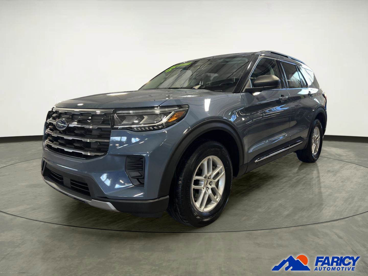 Used 2025 Ford Explorer Active AWD/4WD image 1