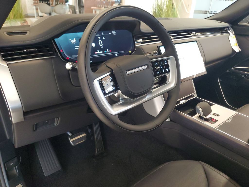 New 2026 Land Rover Range Rover Long Wheelbase SE AWD/4WD image 13