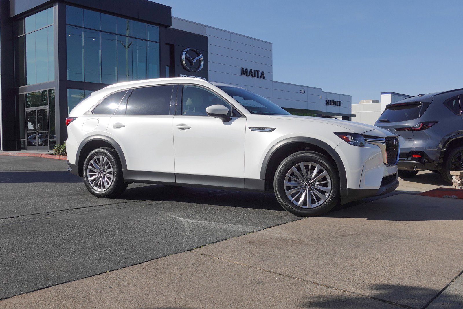 Used 2024 MAZDA CX-90 Plug-In Hybrid w/ Preferred image 4