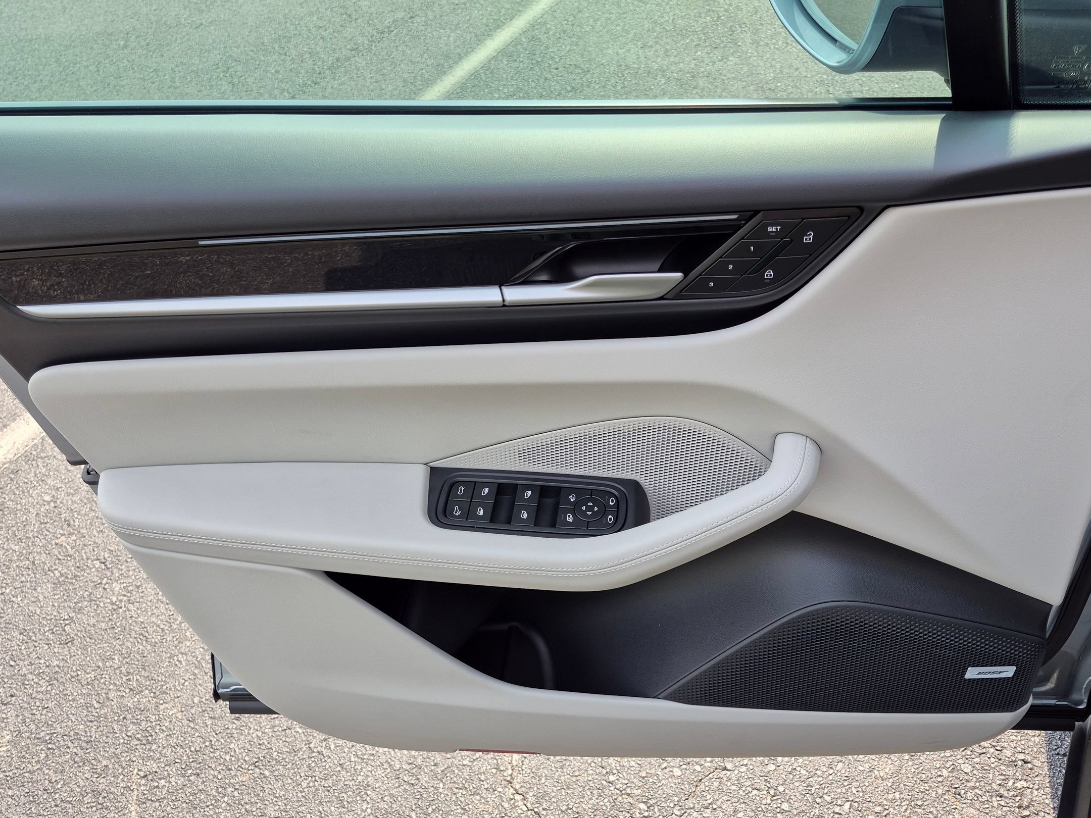 Certified 2025 Porsche Macan Electric RWD image 22