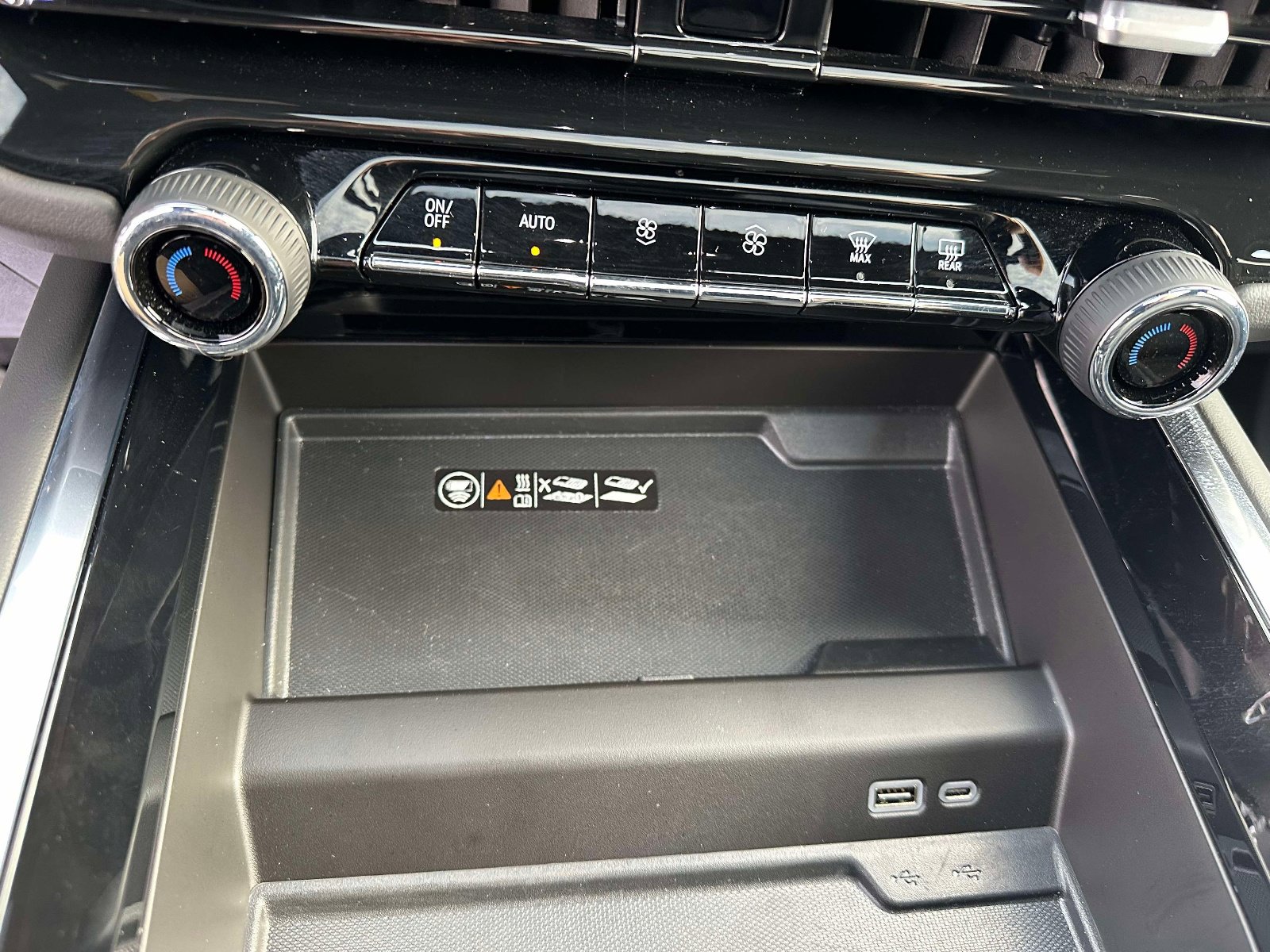 Used 2025 Chevrolet Tahoe High Country w/ LPO, Illumination Package image 14